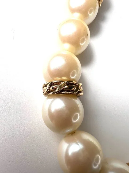 GIVENCHY Vintage Pearls Baroque Square Pendant Large White Necklace - Picture 10 of 16